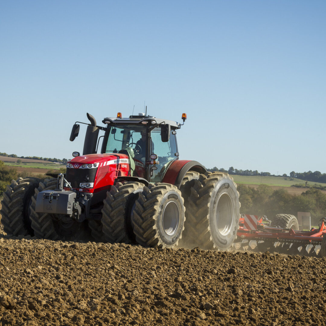 Трактор Massey Ferguson 8740S для высокопроизводительных сельскохозяйственных работ