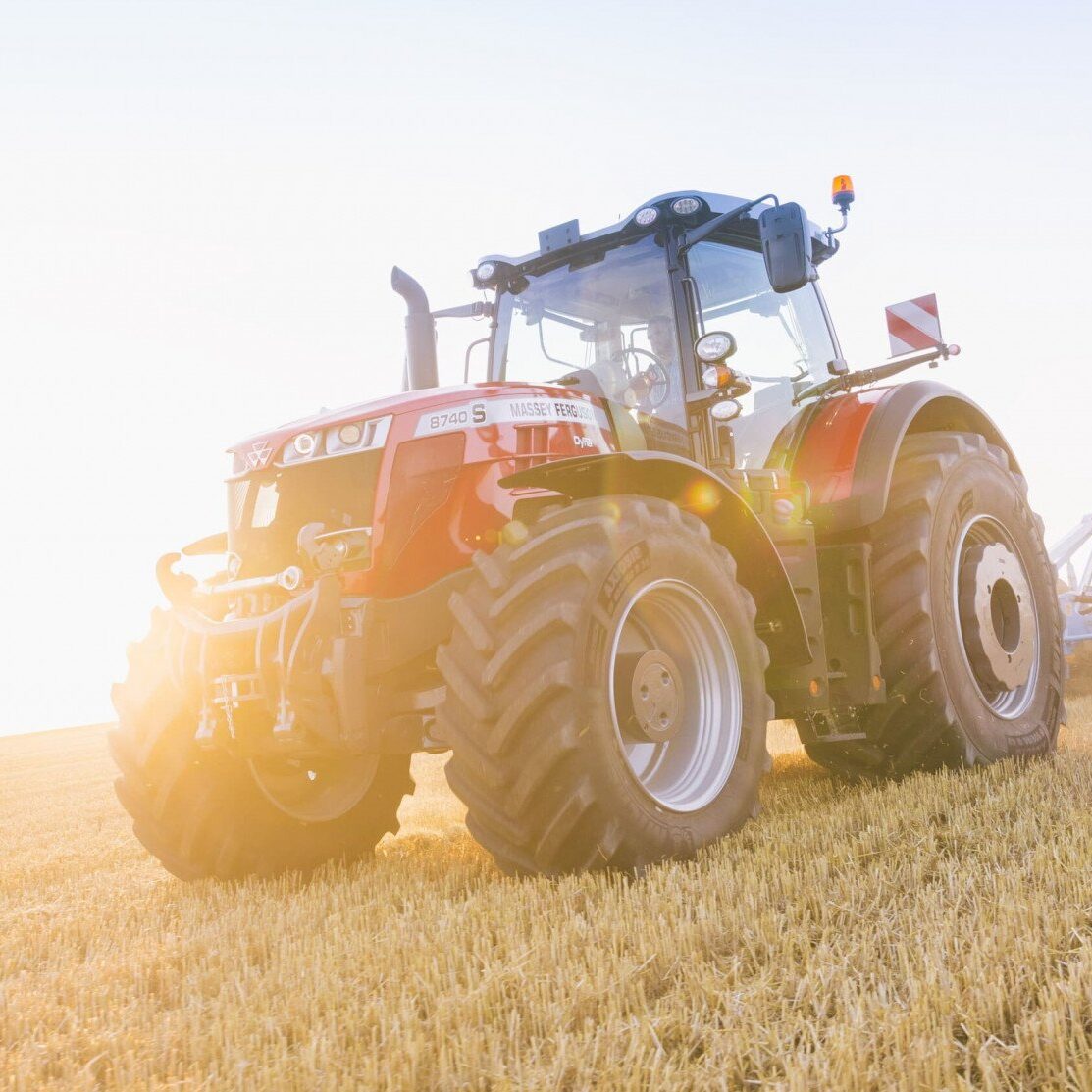 Трактор Massey Ferguson 8740S для высокопроизводительных сельскохозяйственных работ